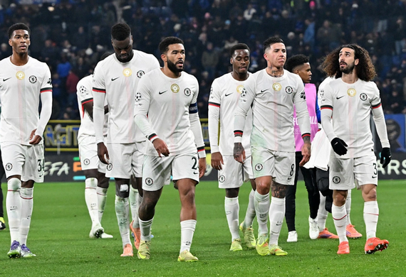 Neville ‘nổ súng’ sau thảm bại tại Elland Road: Chelsea tự biến mình thành trò cười